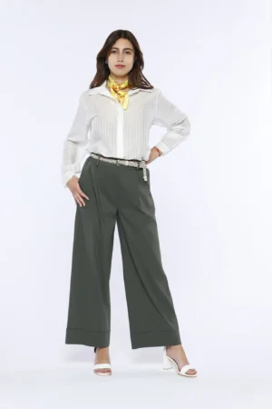 PANTALONE fresco e comodo con elastico di chiusura in vita e orli alti alla caviglia