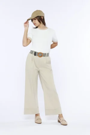 PANTALONE fresco e comodo con elastico di chiusura in vita e orli alti alla caviglia