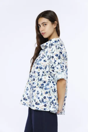 BLUSA a manica corta con stampa fiori di campo e scollo a barca risvoltato