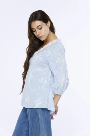 BLUSA fresca con dettagli sangallo scollo a V impreziosito e manica a sbuffo